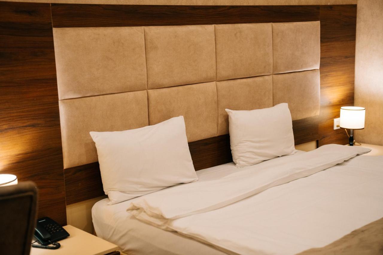 The Clocktower Hotel Баку Екстер'єр фото