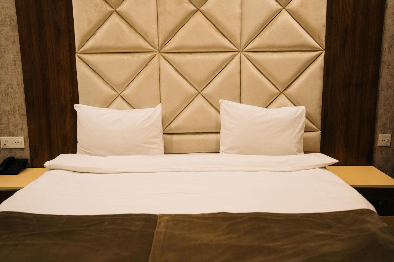 The Clocktower Hotel Баку Екстер'єр фото