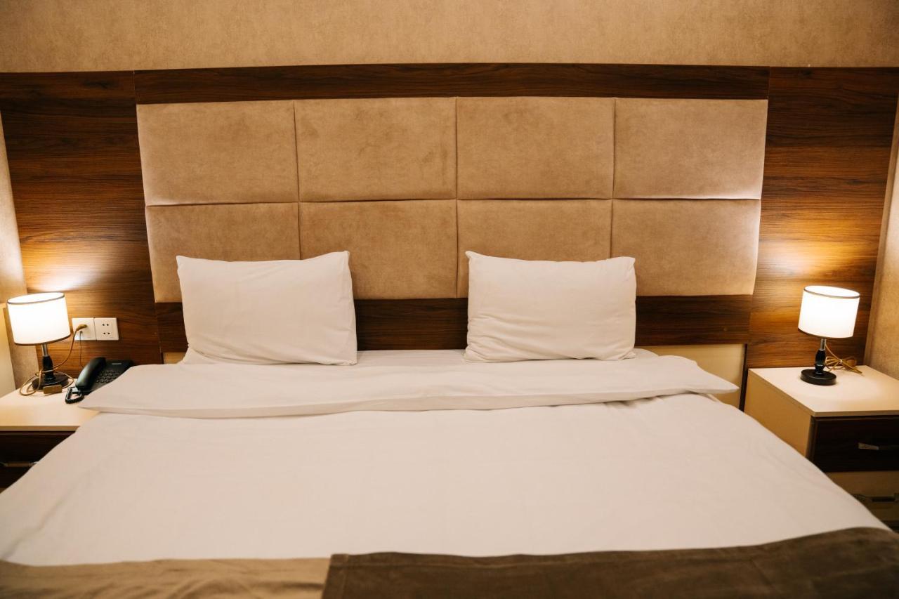 The Clocktower Hotel Баку Екстер'єр фото
